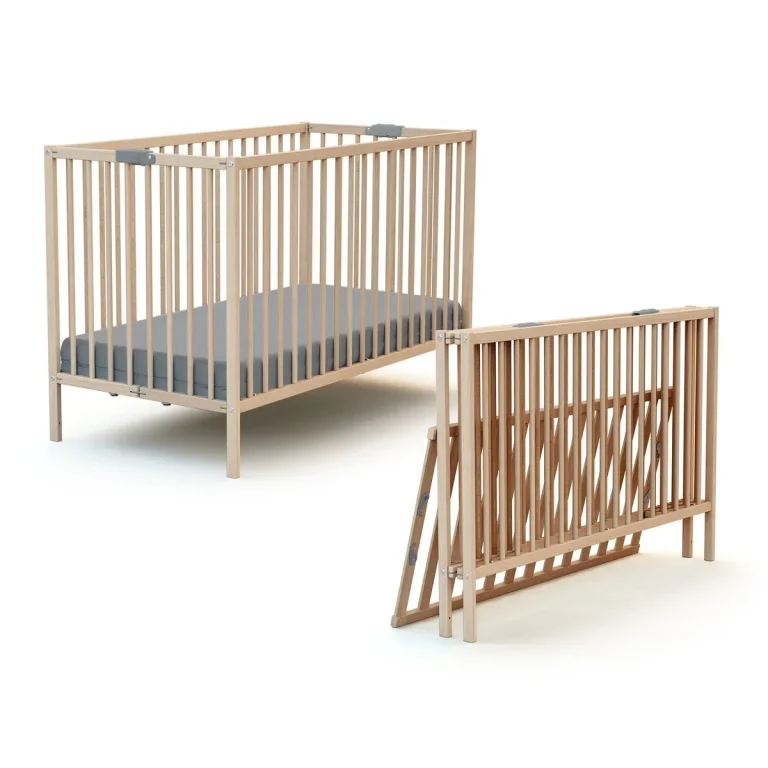 Lit à barreaux en bois pliant disponible à la location chez Maman Louve à Fréjus