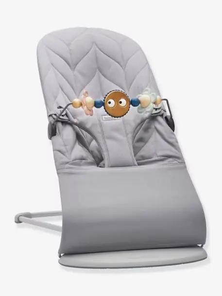 Transat Babybjorn avec arche de jeu disponible à la location chez Maman Louve à Fréjus